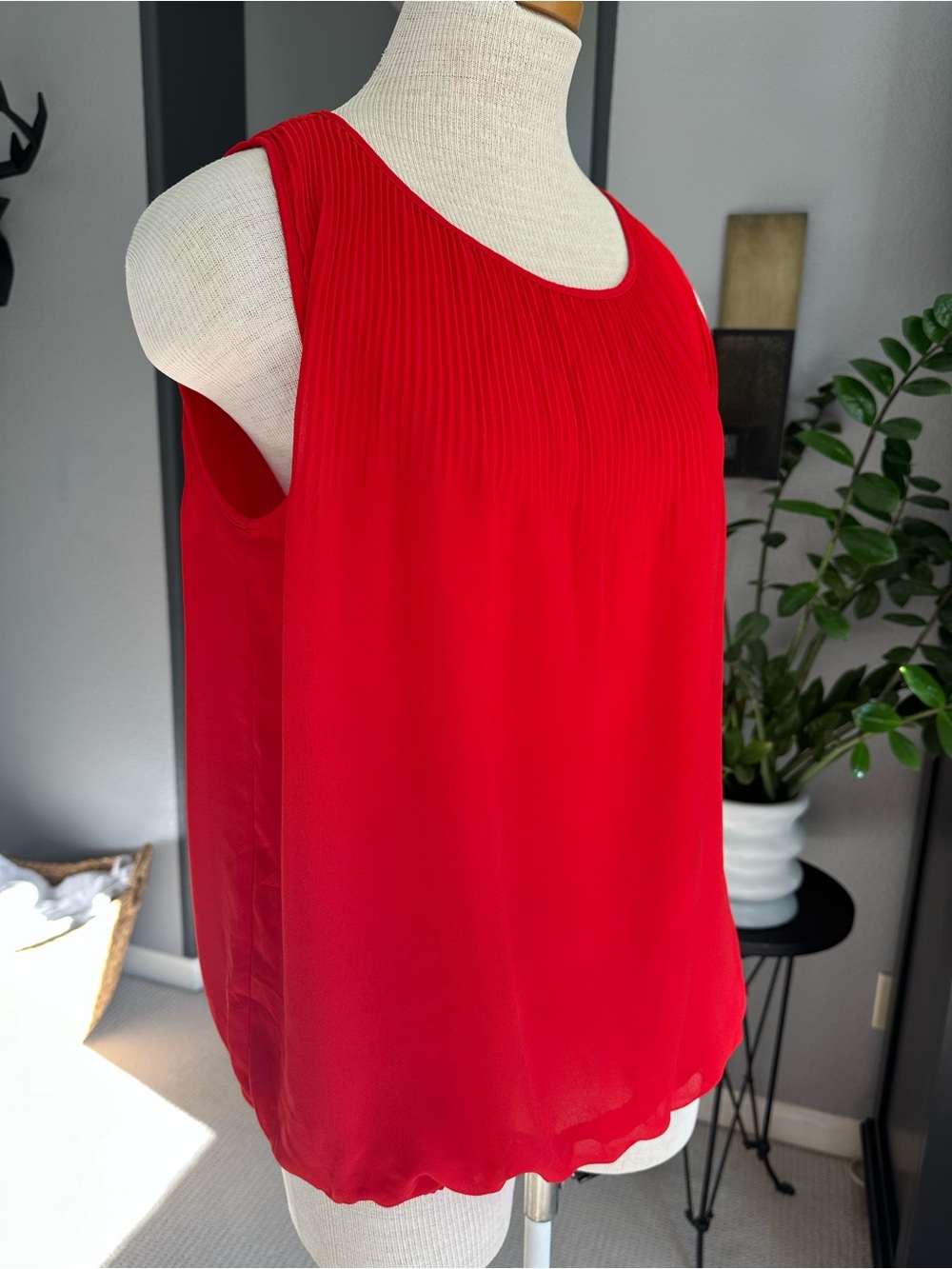 Max Studio NWT Red Pleated Yoke Sleeveless Top size large